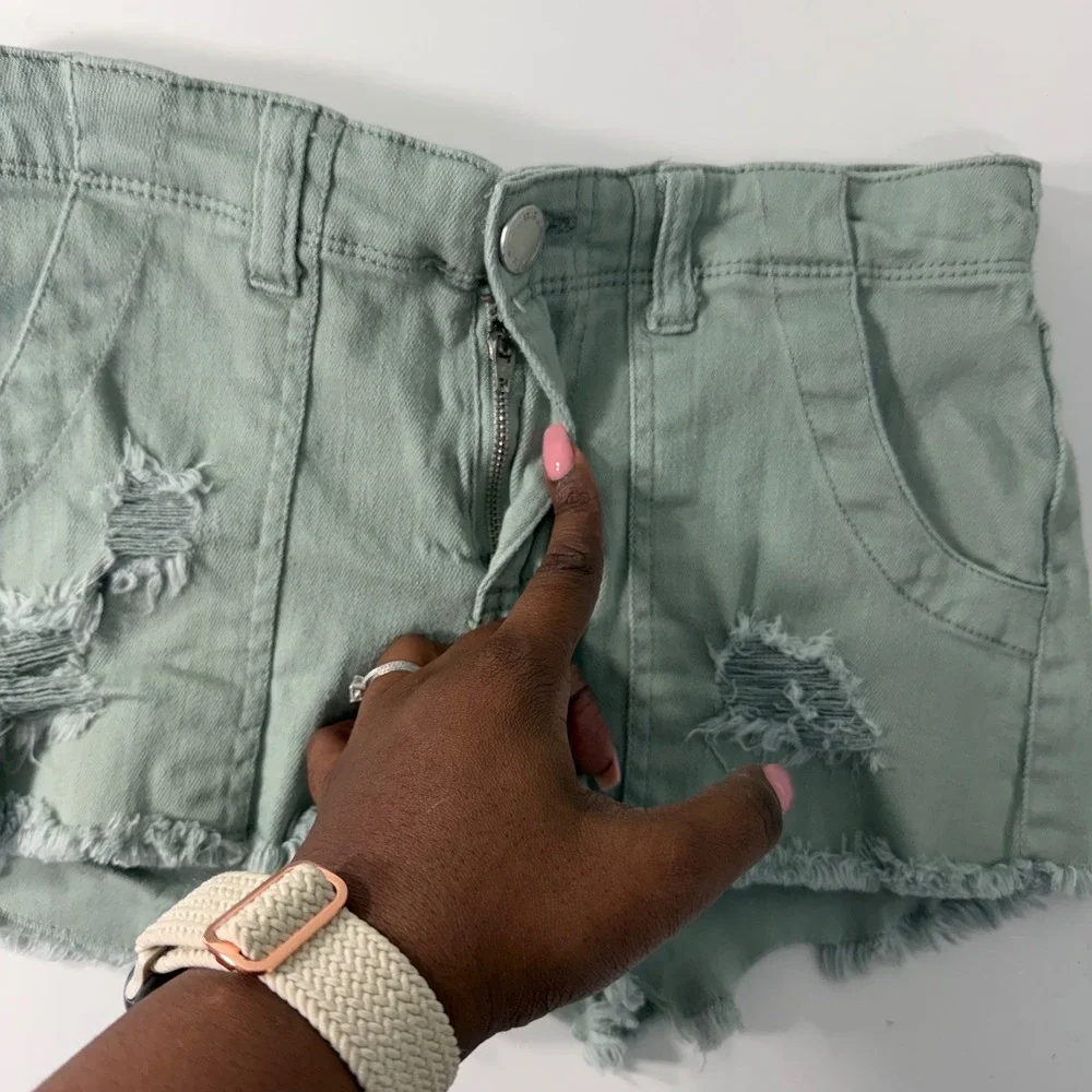 Boom Boom Jeans Sage‎ Green Distressed Frayed Hem Denim Shorts Size 9 DR2767